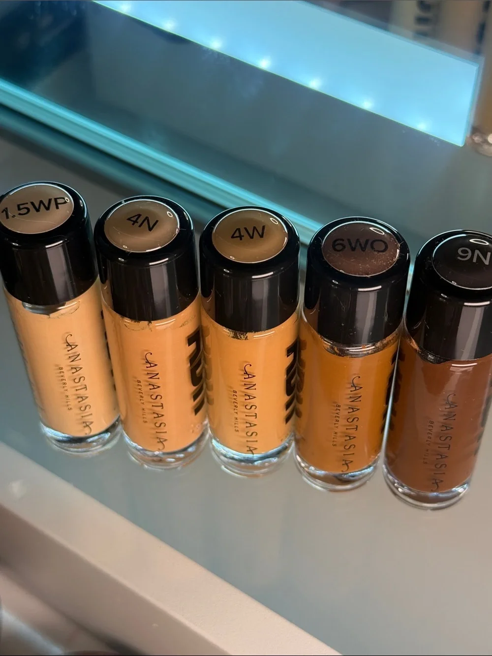 Anastasia Beverly Hills Foundation Set – 41 shades with black travel case